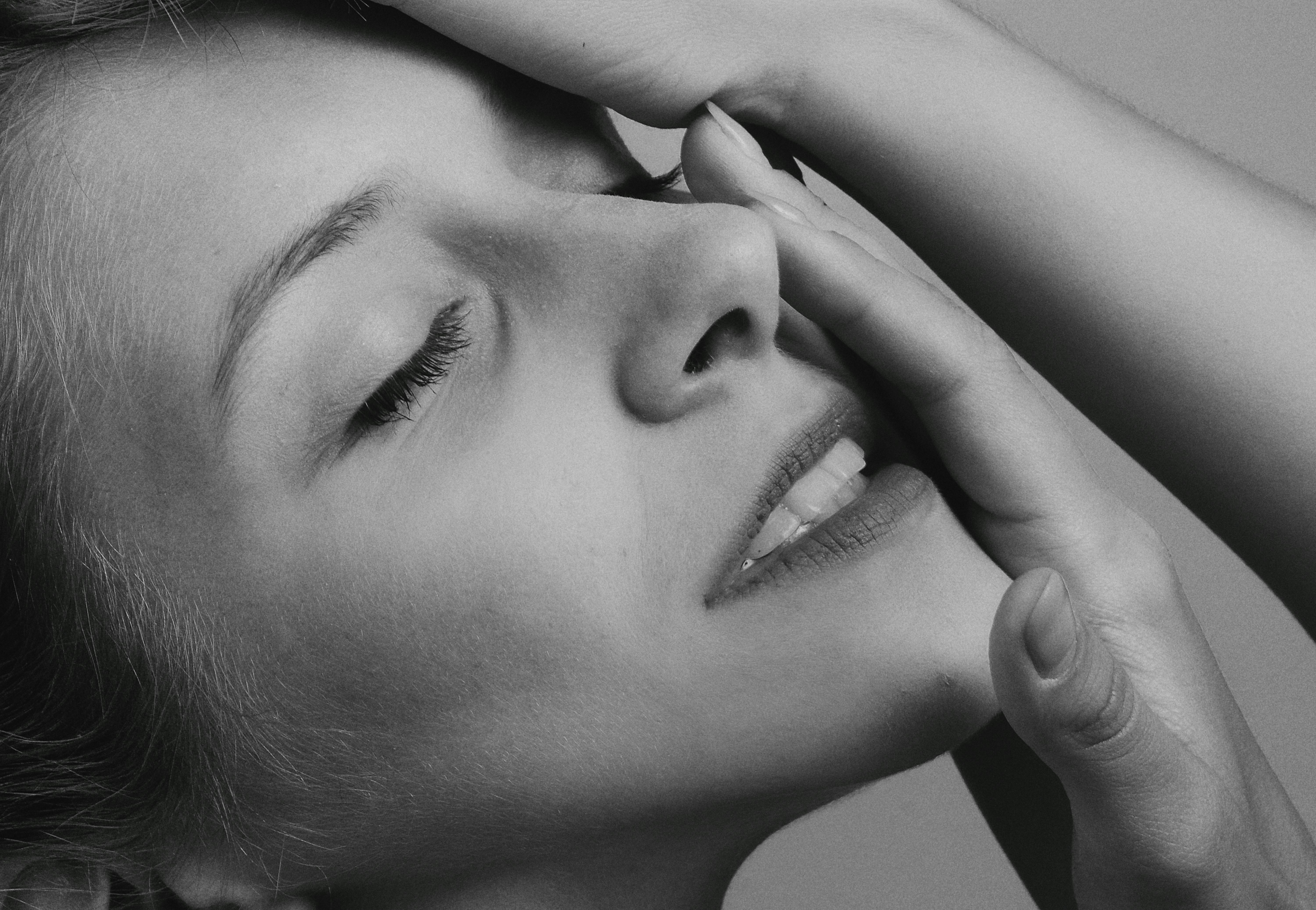 蜜桔传媒后期剪辑与画面合成工作场景